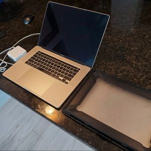 Apple MacBook Pro 16"